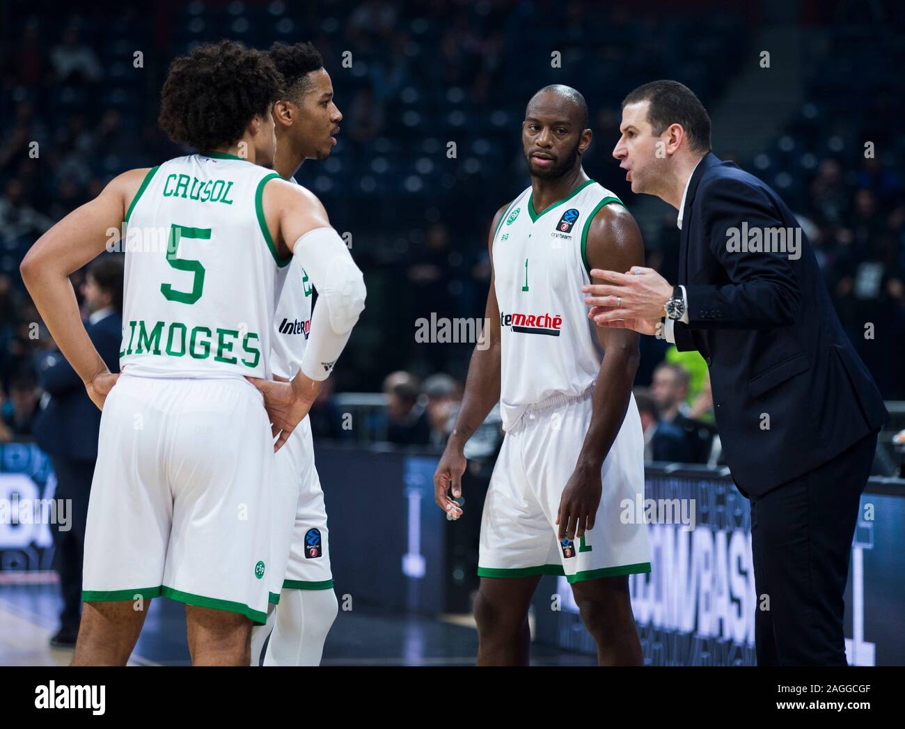 Belgrad, Serbien. 18 Dez, 2019. Head Coach Mehdy Maria von Limoges Csp Ratschläge zu Marcus Ginyard von Limoges Csp, Nicolas Lang von Limoges Csp gibt. Credit: Nikola Krstic/Alamy leben Nachrichten Stockfoto