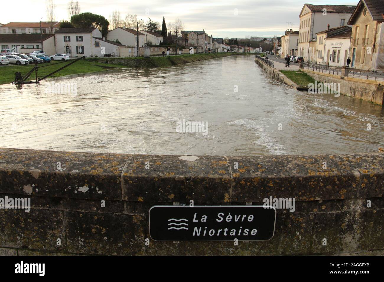 Die Sevre Niortaise erfasst 210 m 3 sec am Montag und aus seinem Bett in Niort gehen bis zu 12,50 m über dem Meeresspiegel, das Überschreiten der 2007 recor, Stockfoto