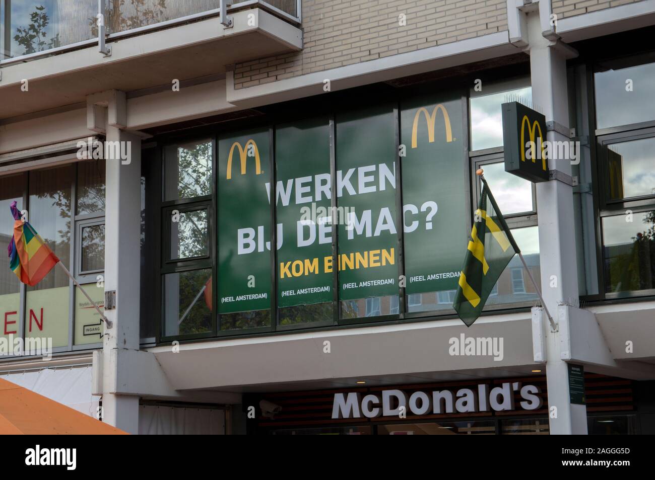 McDonalds an der Bijlmerplein Amsterdam Die Niederlande 2019 Stockfoto