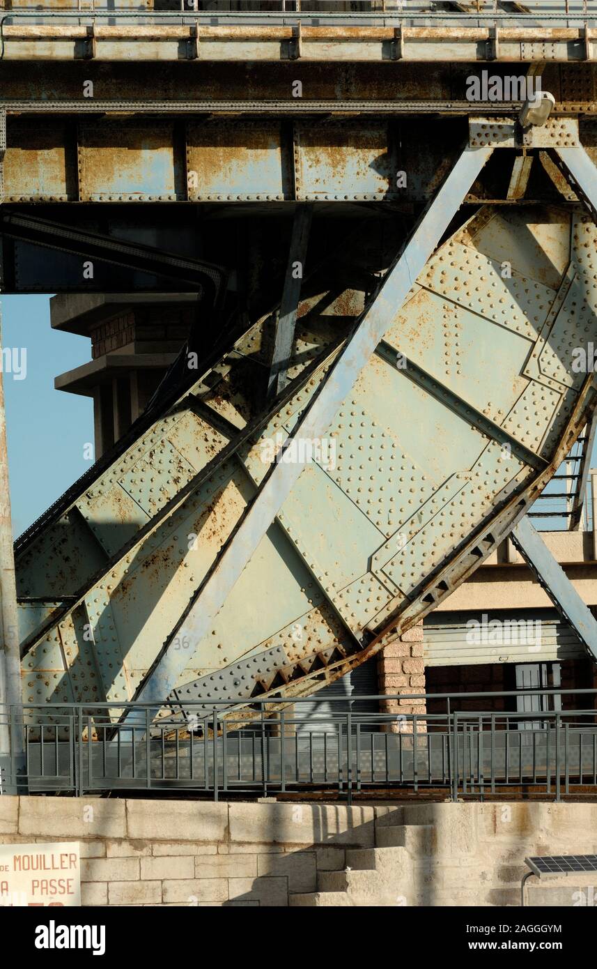 Achsbolzen Mechanismus der Freitragende Brücke, der Tivoli Brücke, über Kanal bei Sète Hérault Frankreich Stockfoto