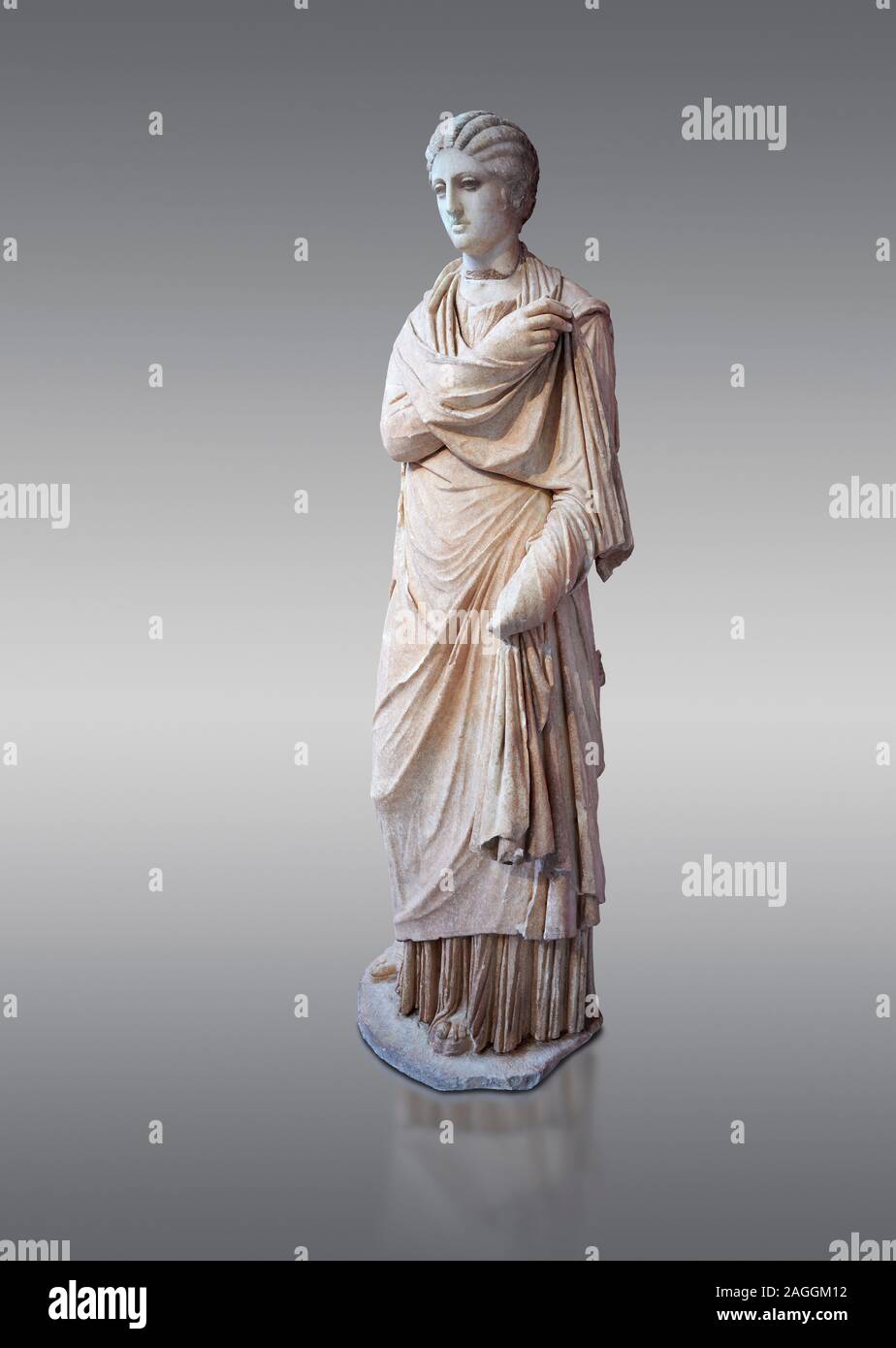 Statue eines weiblichen Inj der Kleinen Herculaneum Stil, Athen Archäologische Museum, Kat.-Nr. 242. Pentelic Marmor. Gegen graue Kopie der früheren berühmten Gr Stockfoto