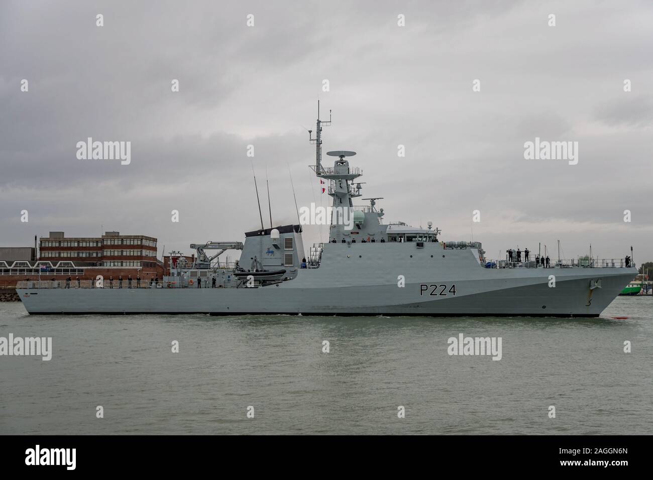 Die neue Royal Navy batch II Fluss Klasse offshore Patrol Vessel, HMS Trent (P224) in Portsmouth, Großbritannien kamen am 19. Dezember 2019. Während einer kurzen Zeremonie das Schiff formell in die Royal Navy und die White Ensign angenommen wurde, zum ersten Mal. Stockfoto