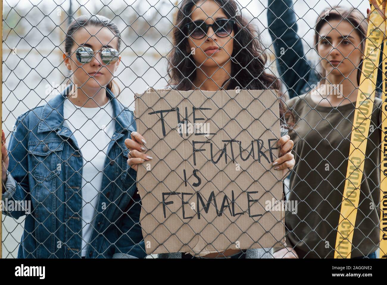 Ernste Leute. Die Gruppe von feministischen Frauen Protest für ihre Rechte im Freien Stockfoto