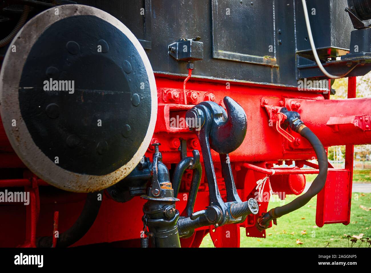 Detaillierte Ansicht der Rückseite einer historischen Lokomotive mit dem Haken zur Befestigung von Waggons Stockfoto