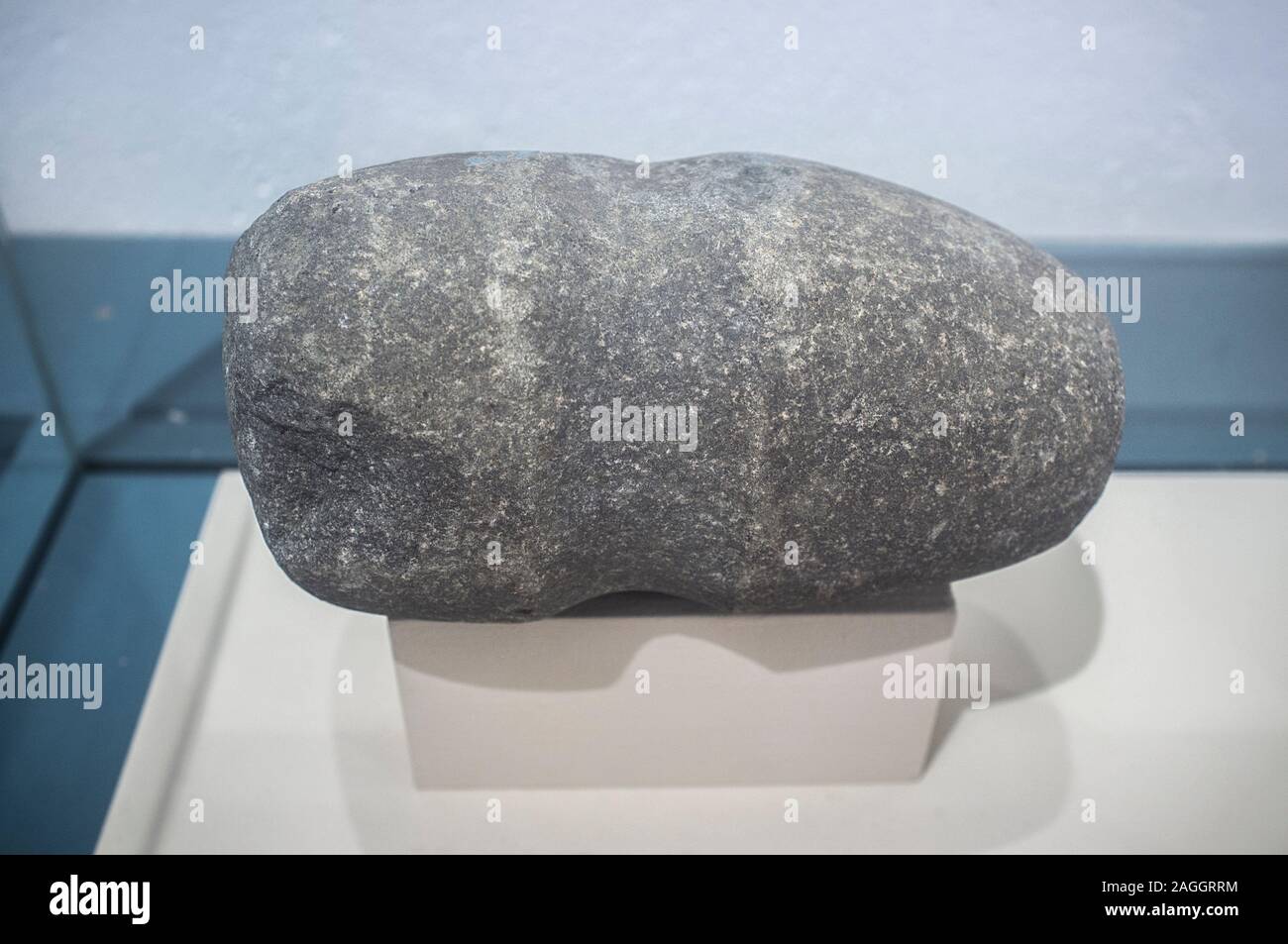 Ecija, Spanien - April 21th, 2019: Diorit miner Hammer von Cerro Muriano, Cordoba, Spanien. Ecija History Museum Stockfoto
