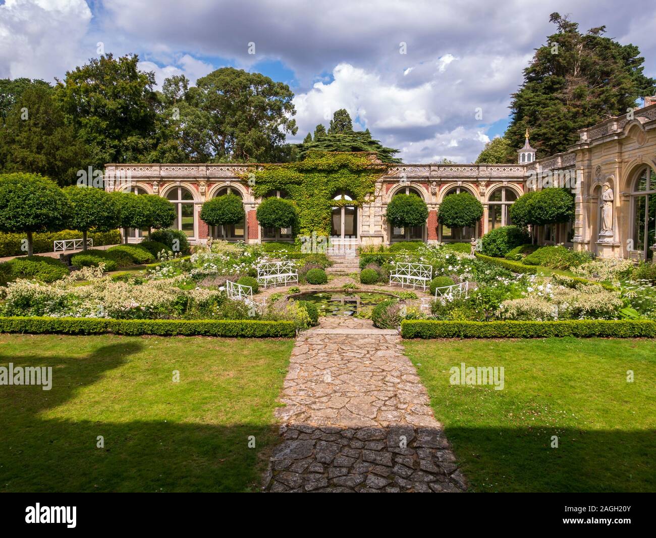 Die Versunkene weißen Garten, Somerleyton Hall, Somerleyton, Lowestoft, Suffolk, England, UK. Stockfoto