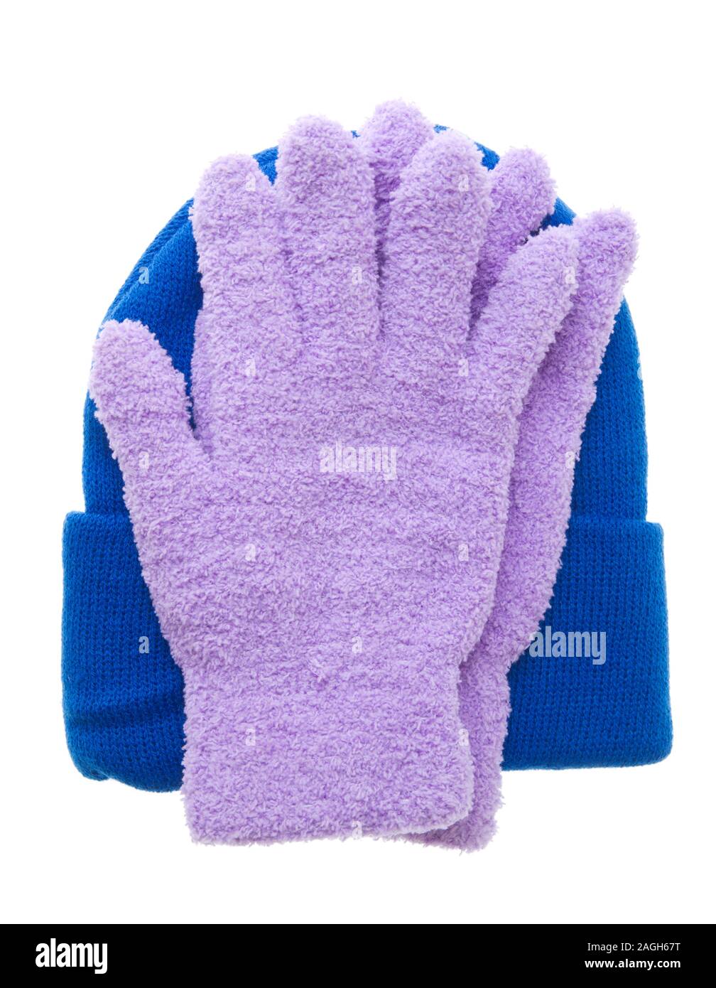 Paar lavendel Handschuhe und Blue stocking Cap auf weißem Hintergrund Stockfoto
