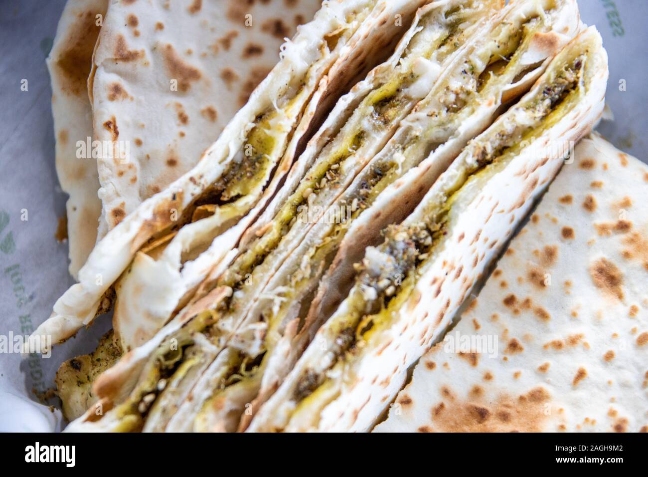 Zaat und Käse, Zaatar w Zeit Restaurant, Beirut, Libanon Stockfoto