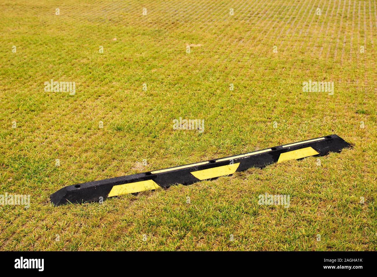 Umweltfreundliche Parkplatz Des Konkreten Zellen Und Rasen Gras Moderne Parkplatz Aus Beton Rasen Gras Stockfotografie Alamy