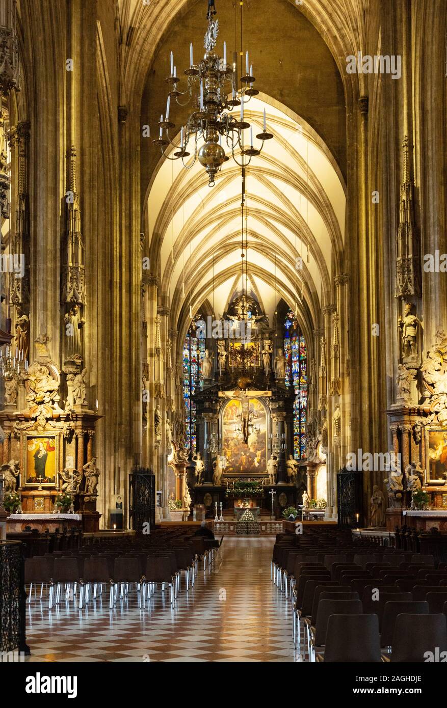 Stephansdom Wien Österreich - Interieur, Langhaus und Altar, Österreich Europa Stockfoto