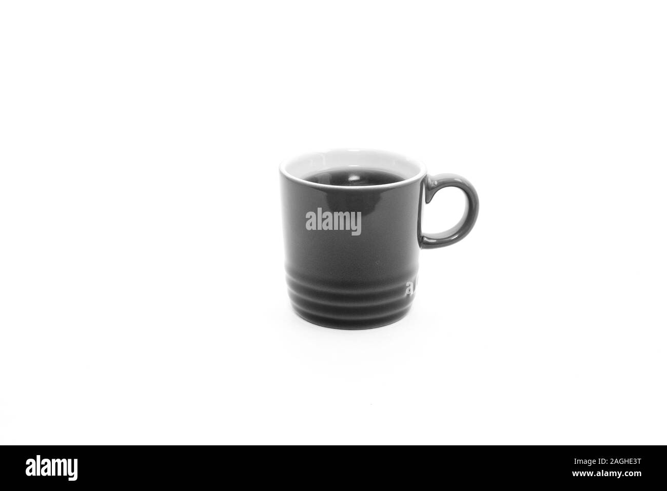 Blau porzellan Schale gefüllt mit Kaffee Stockfoto