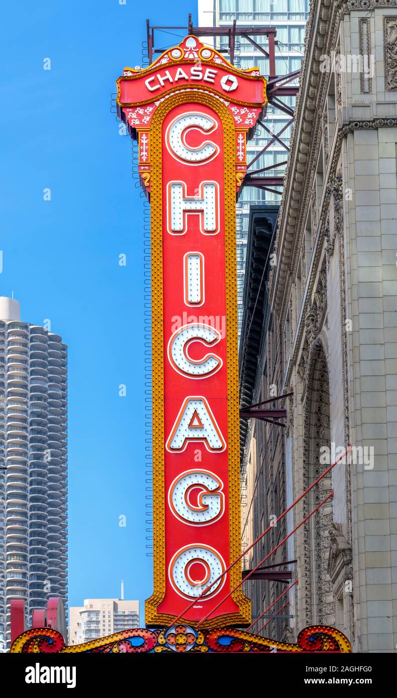 Die berühmte Chicago Theatre Zeichen an der State Street, Chicago, Illinois, USA Stockfoto