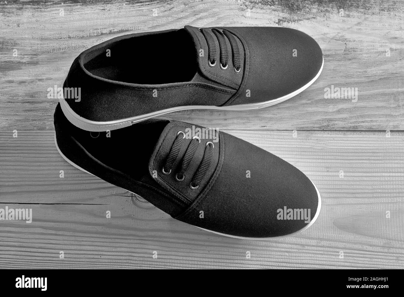 Sommer Sport Schuhe mit einem schwarzen Tuch. Stockfoto