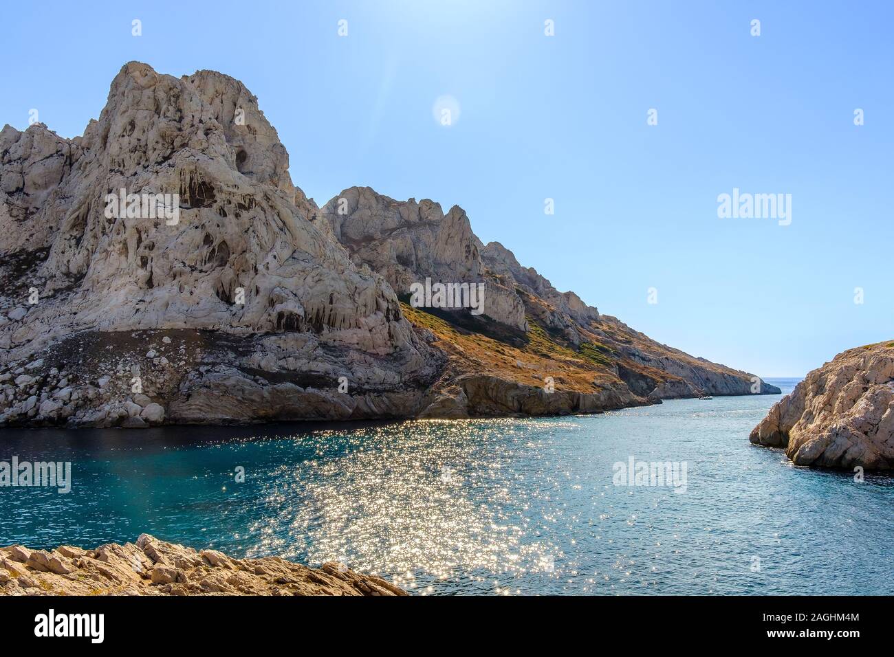 Blick auf den Pass zwischen Maïre Insel auf der linken Seite und Cap Croisette, Marseille Frankreich Stockfoto