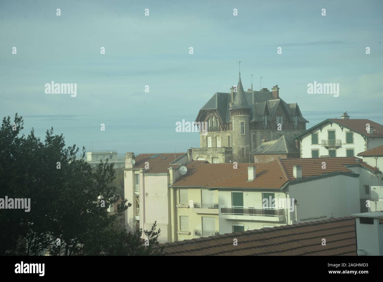 Blick auf Gebäude in der Nähe der Küste im Südwesten Frankreichs, pasakdek Stockfoto