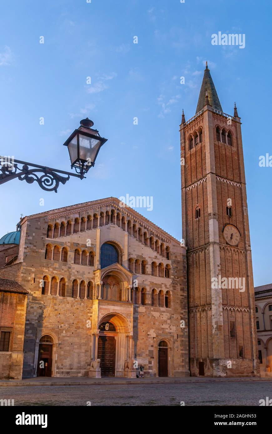 Dom in der historischen Altstadt von Parma, Emilia-Romagna, Italien. Stockfoto