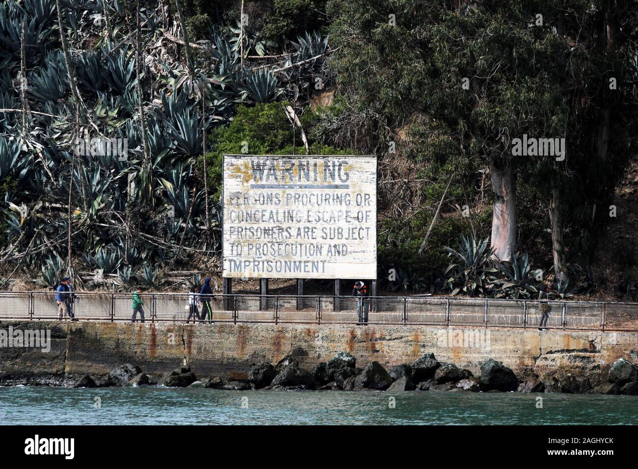 Warnschild auf Alcatraz Gefängnis Insel direkt am Meer in San Francisco, Vereinigte Staaten von Amerika Stockfoto
