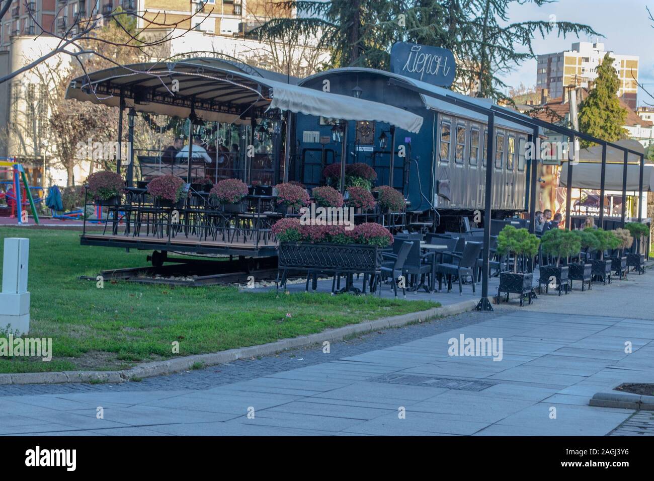 Der alte Wagen wurde zum Kaffeehaus Stockfoto