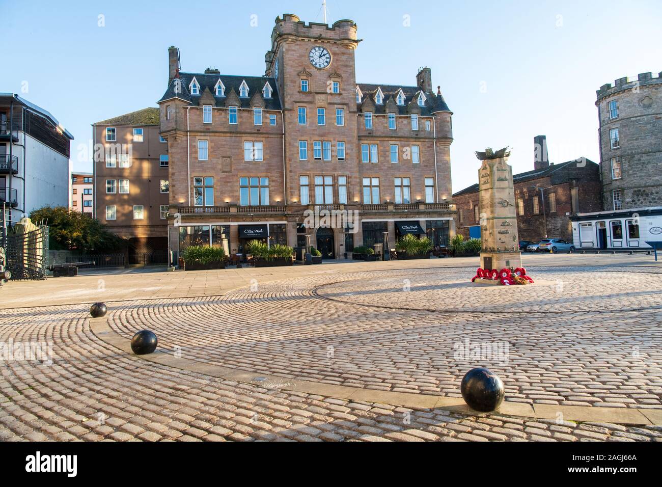 Nachricht von The Skies Malmaison, Leith - Projektion wird die Fassade des Hotels sein, mehr oder weniger in seiner Gesamtheit Stockfoto