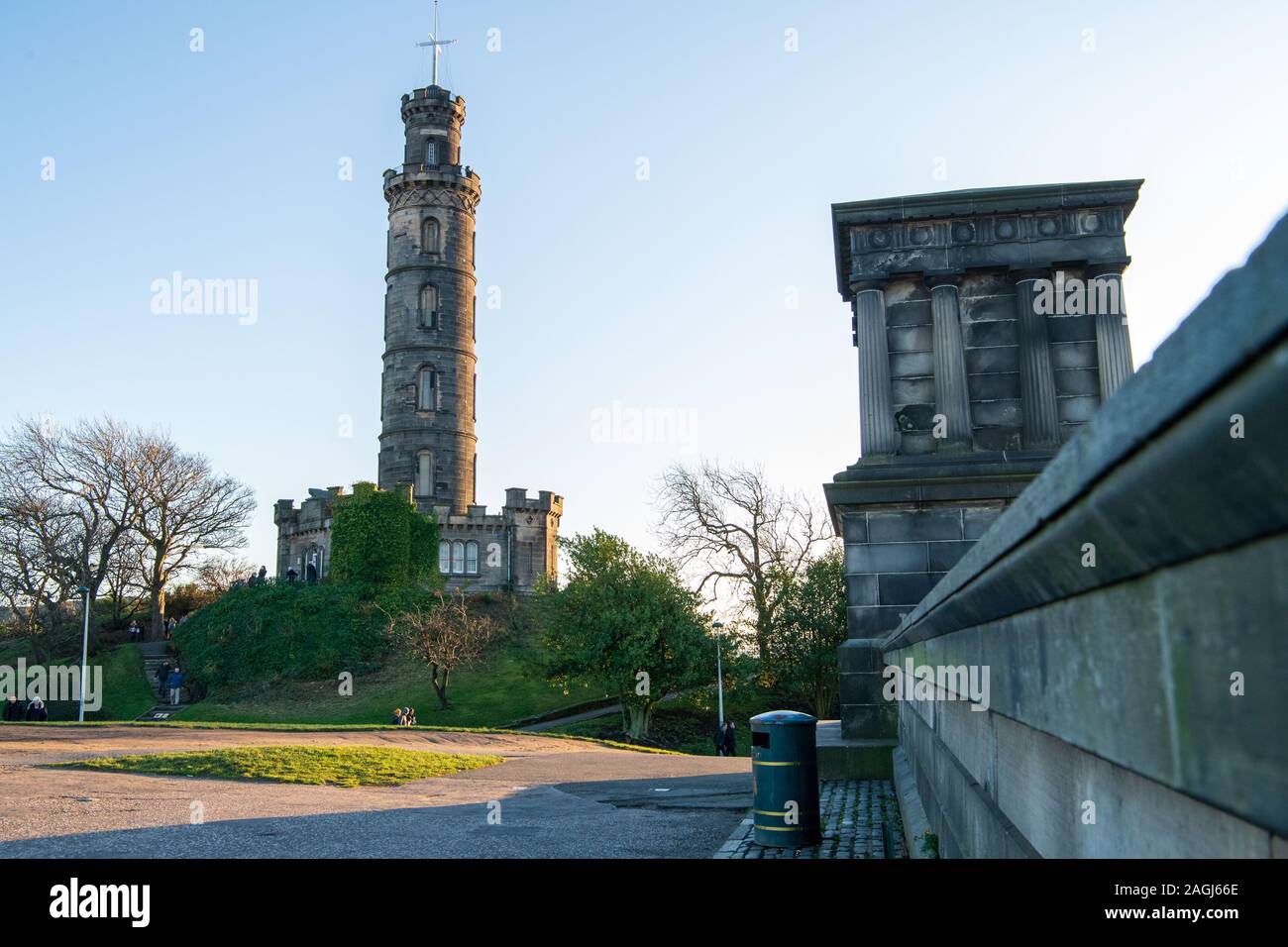 Nachricht vom Skies Nelson Monument, Calton Hill - Projektion wird von Norden aus betrachtet, am Wendekreis, also auf die nach Norden gerichtete Seite Stockfoto