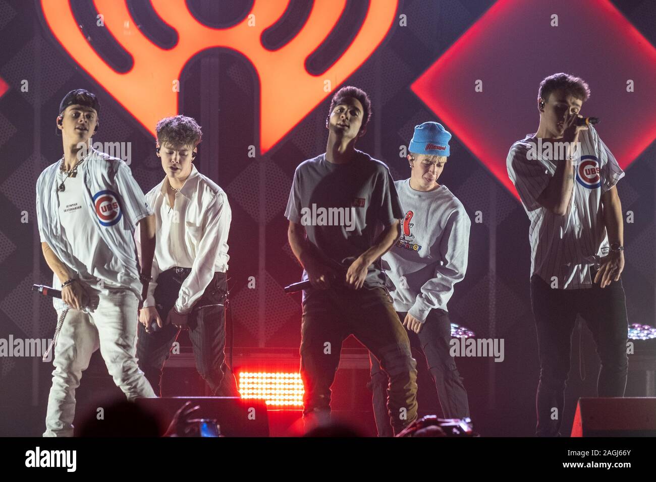 Dezember 18, 2019, Chicago, IL, US: CORBYN BESSON, ZACH HERRON, DANIEL SEAVEY, JACK AVERY und Jona MARAIS, warum gehen wir nicht auf die Bühne während der KISS FM 103.5 Jingle Ball 2019 an der Allstate Arena in Rosemont, Illinois (Credit Bild: © Daniel DeSlover/ZUMA Kabel durchführen) Stockfoto