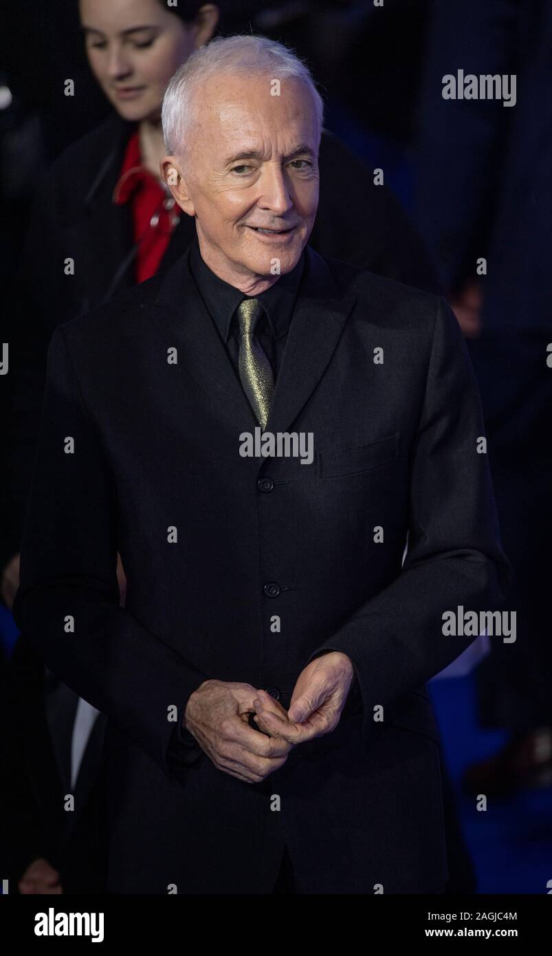 LONDON, ENGLAND - Dezember 18: Anthony Daniels nimmt die Europäische Premiere von 'Star Wars: Der Aufstieg der Skywalker" im Cineworld Leicester Square auf De Stockfoto