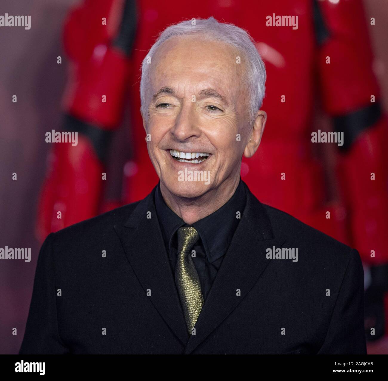 LONDON, ENGLAND - Dezember 18: Anthony Daniels nimmt die Europäische Premiere von 'Star Wars: Der Aufstieg der Skywalker" im Cineworld Leicester Square auf De Stockfoto