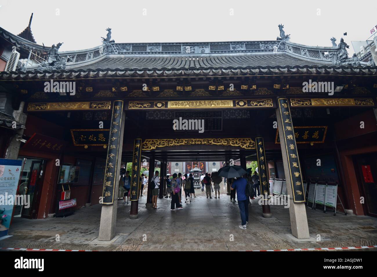 Stadt Gottes Tempel von Shanghai (China): Haupteingang Stockfoto