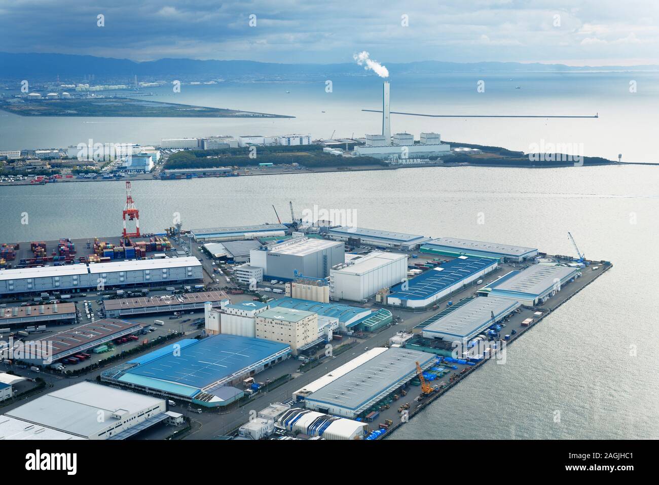 Antenne Landschaft von Kansai Electric Power Nanko Kraftwerk Kernkraftwerk in der Bucht von Osaka, Osaka, Japan, 2018. Stockfoto