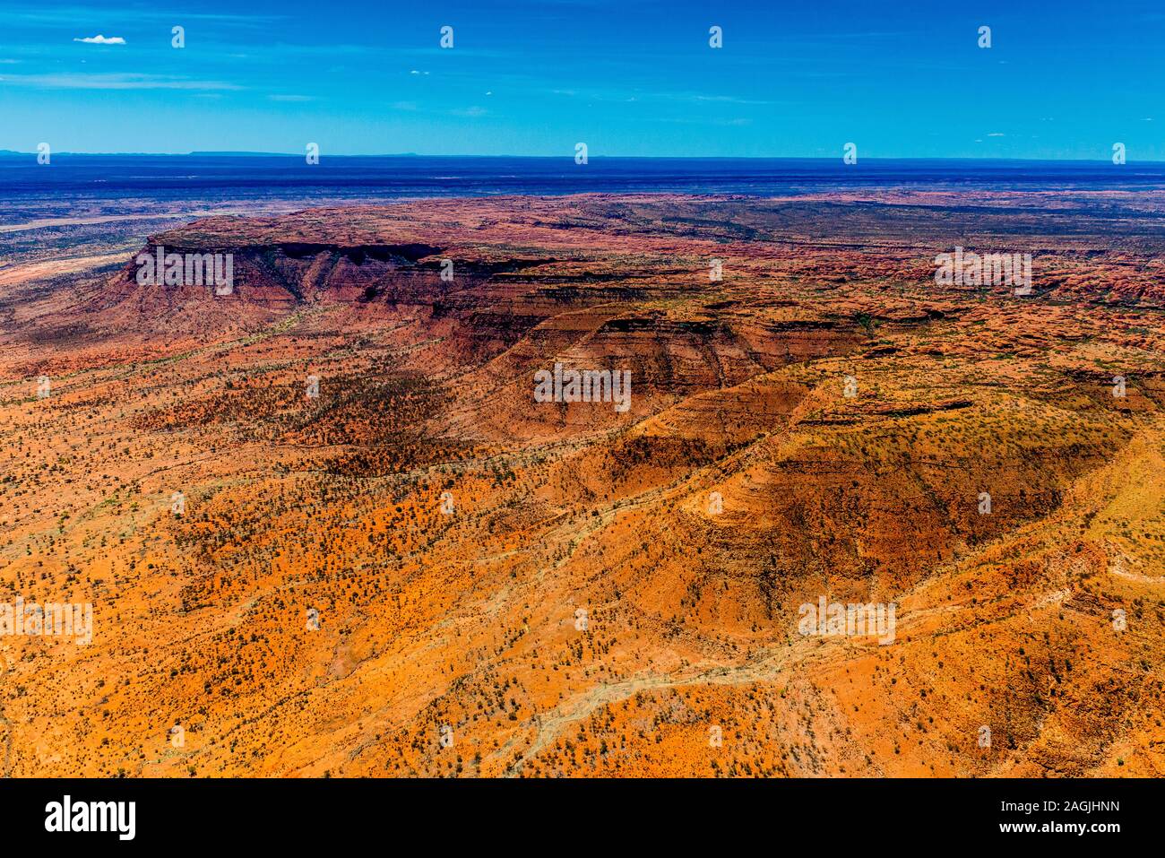 Luftaufnahme des Kings Canyon und die umliegenden George Gill reicht in der entlegenen nördlichen Gebiet im Zentrum von Australien. Stockfoto