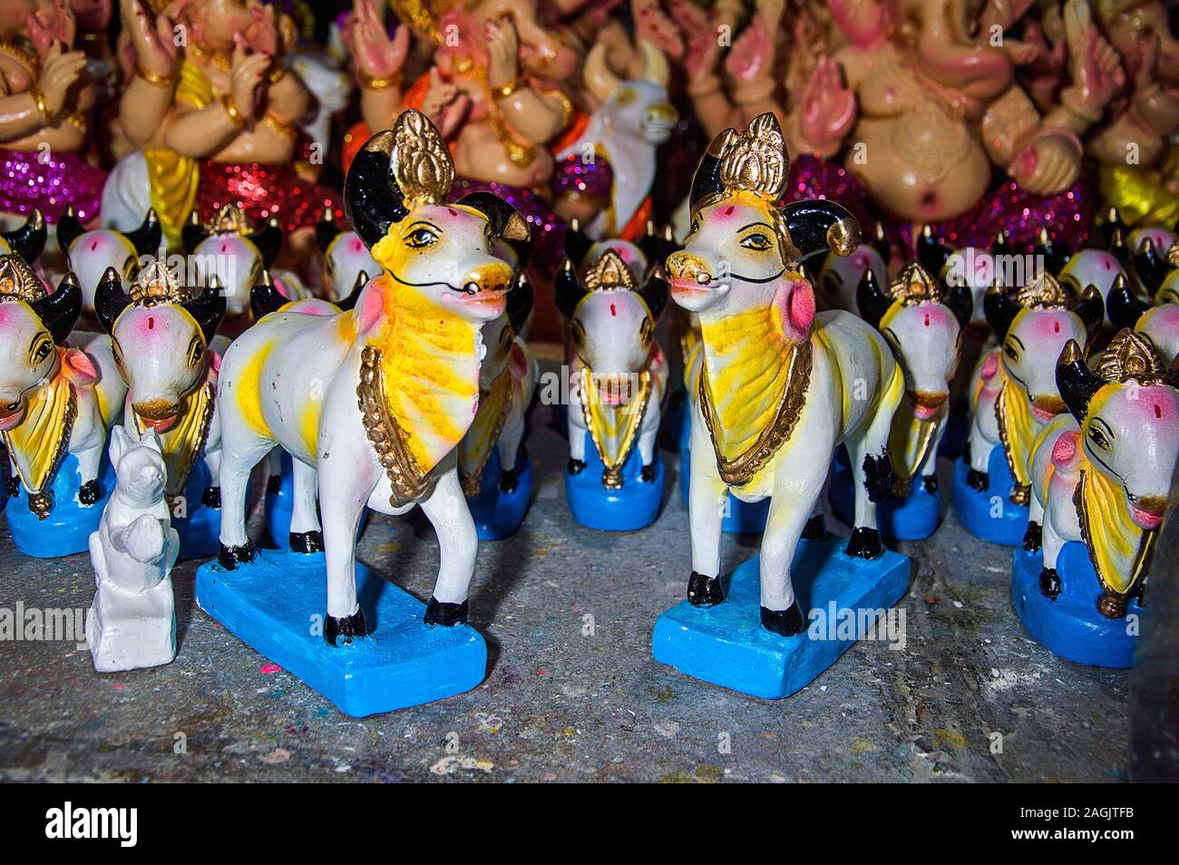 Statue von Stier in der Werkstatt eines Künstlers für Kaution (Bull) Pola Festival. Stockfoto