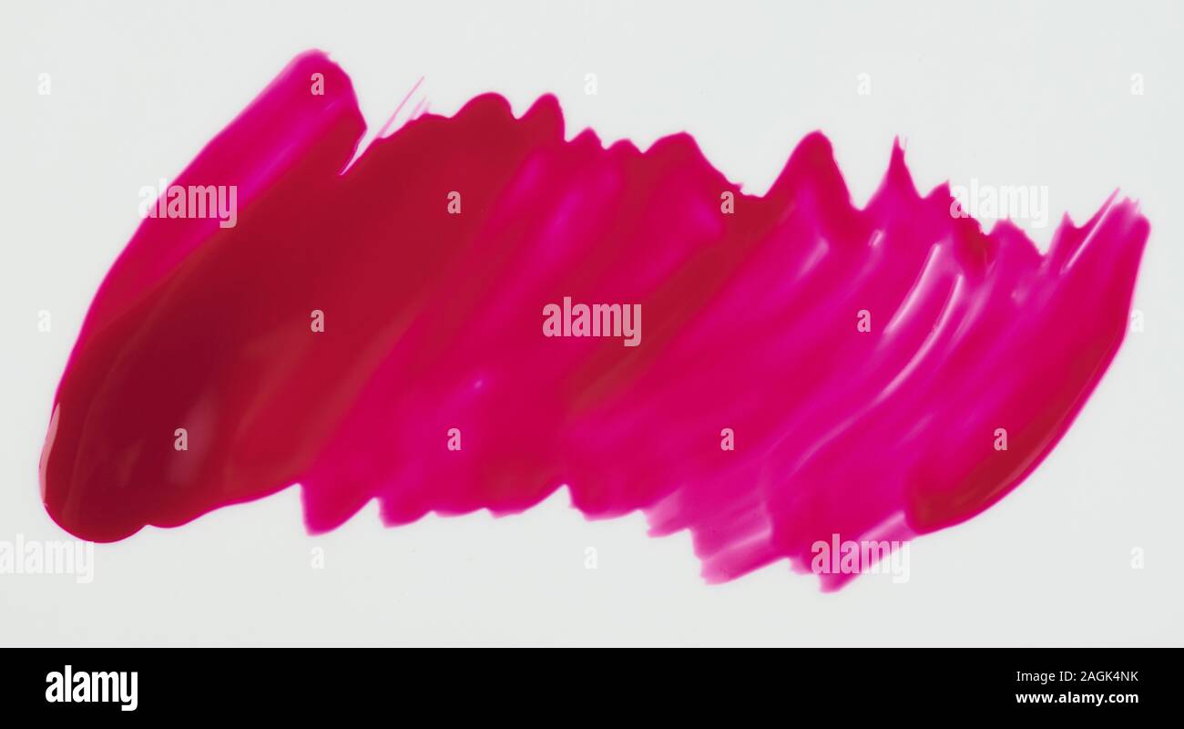 Glänzend rote Farbe Fleck auf weissem Hintergrund Nahaufnahme isoliert Stockfoto