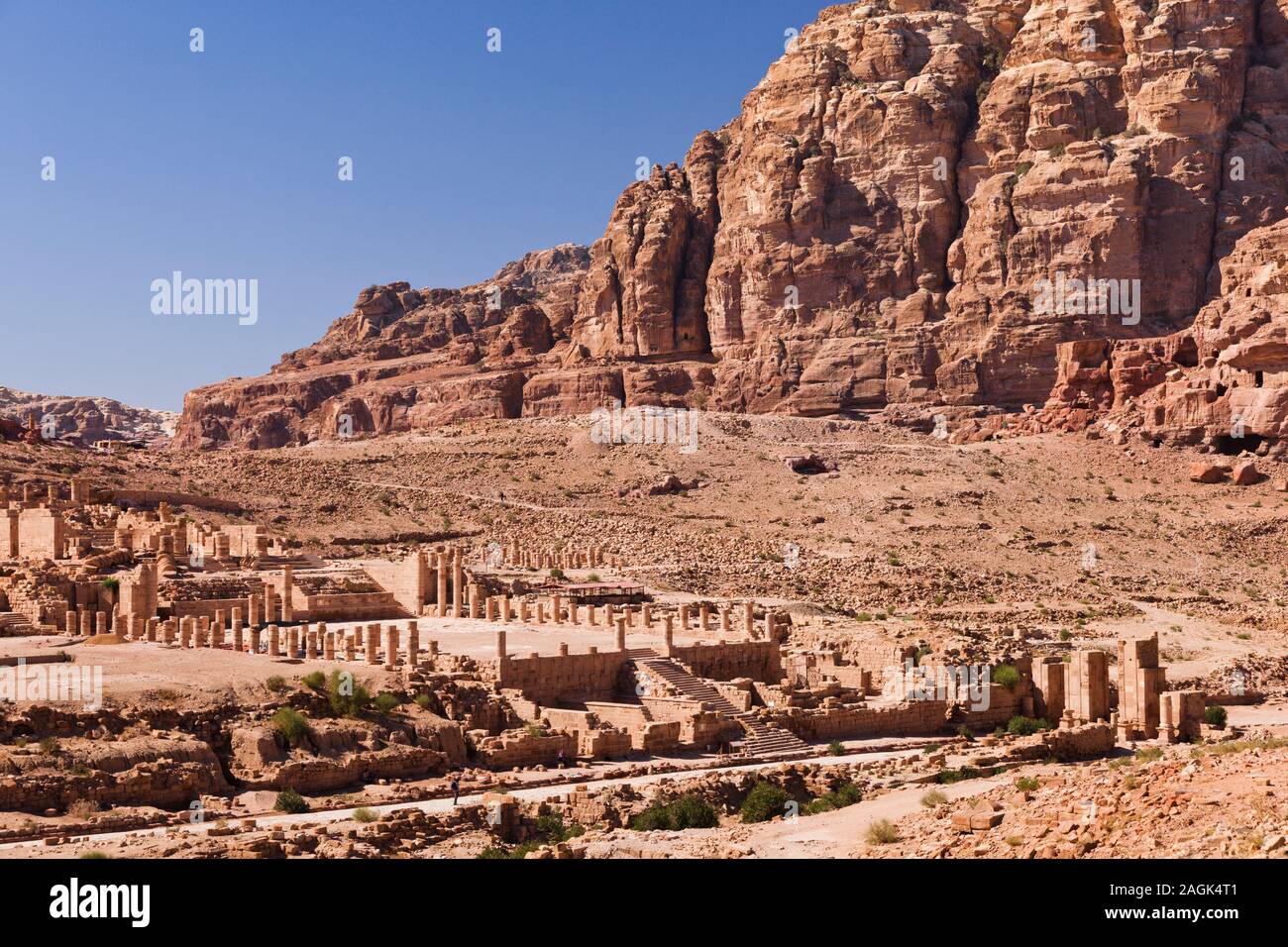 Petra, die Kolonnade Street, dem Großen Tempel, das Tor der Temenos, alte Architektur, Jordanien, Naher Osten, Asien Stockfoto