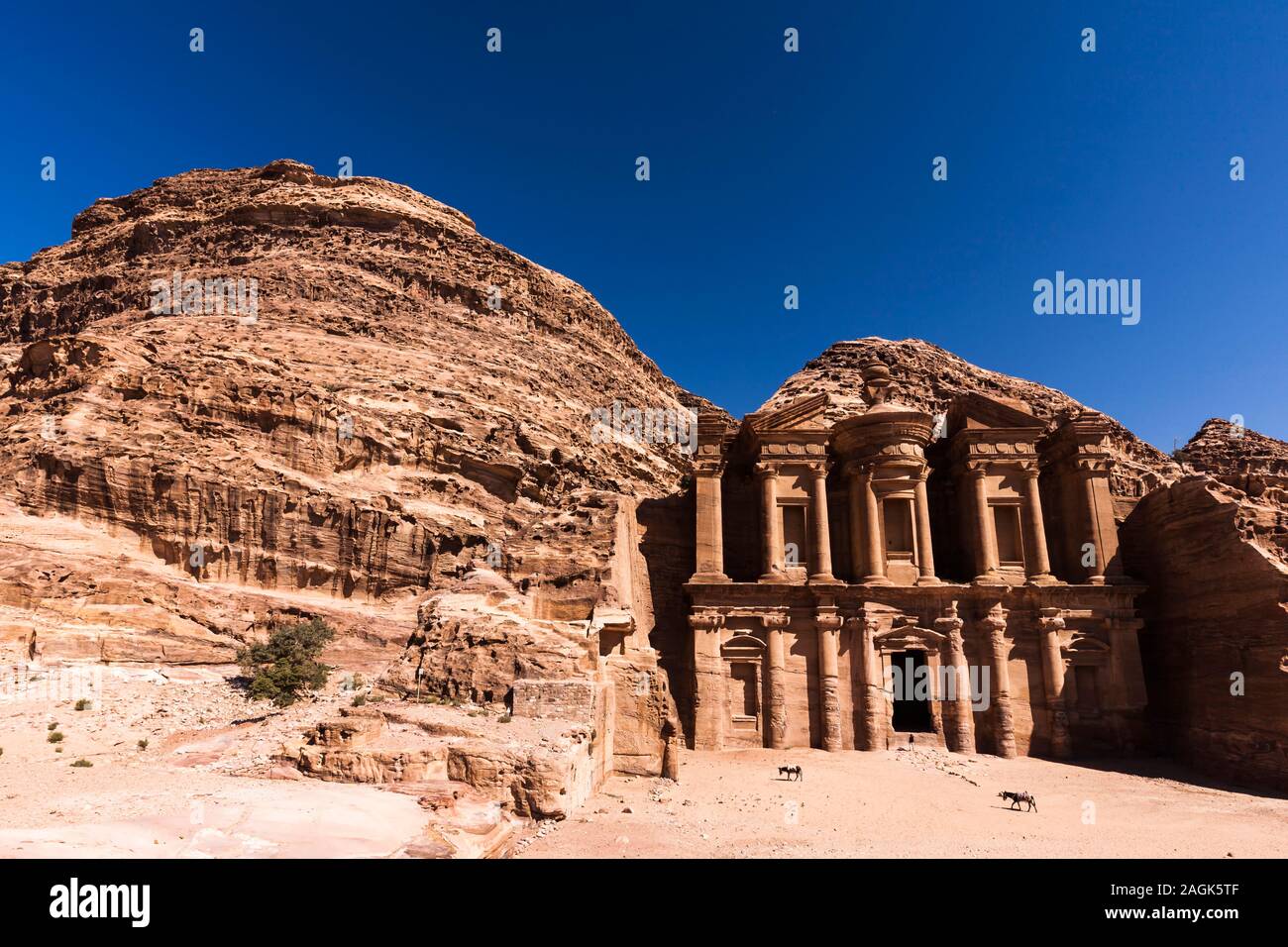 Petra, Al Deir das Kloster, cliff Skulptur, alte Architektur, Jordanien, Naher Osten, Asien Stockfoto