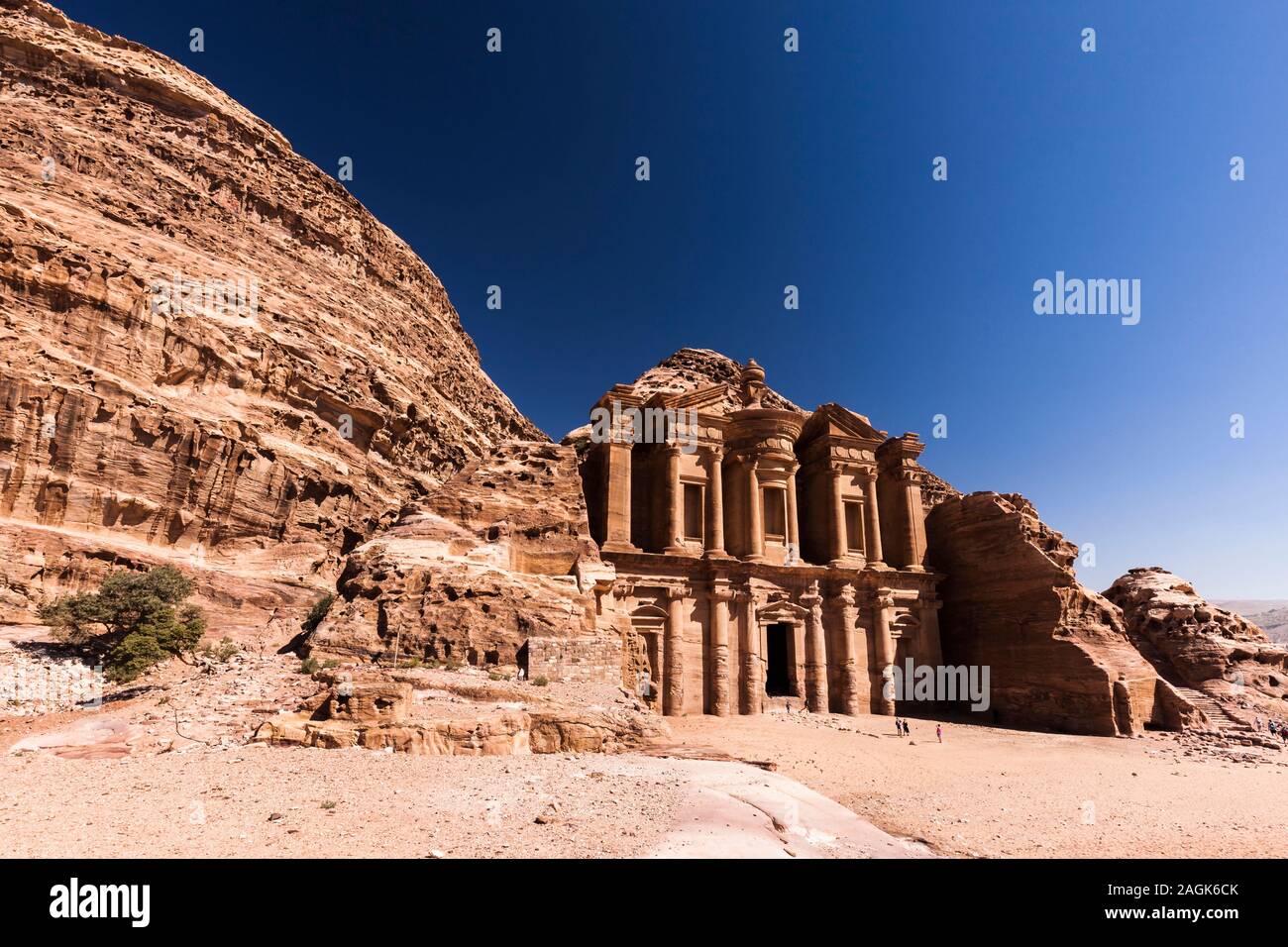 Petra, Al Deir das Kloster, cliff Skulptur, alte Architektur, Jordanien, Naher Osten, Asien Stockfoto