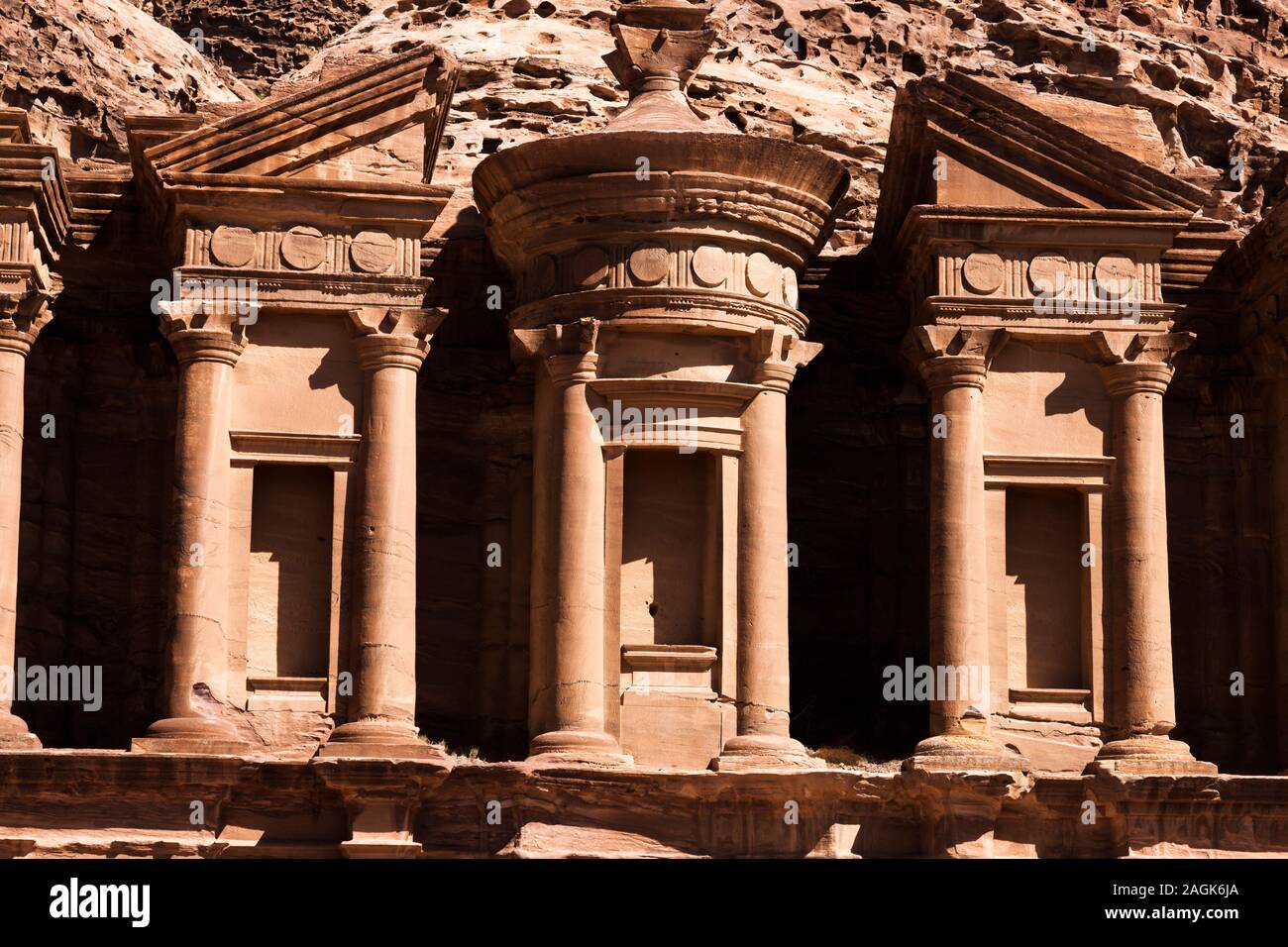 Petra, Al Deir das Kloster, cliff Skulptur, alte Architektur, Jordanien, Naher Osten, Asien Stockfoto