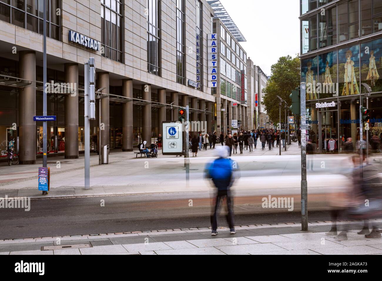 Hauptverkehrszeit in der Innenstadt von Dresden Stockfoto