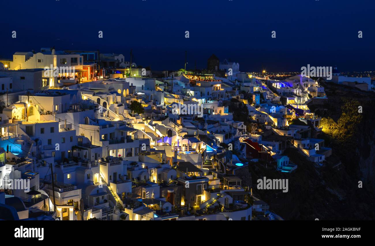 Nachtleben der Insel Santorini, Griechenland. Santorini ist die beliebteste Insel für einen guten Grund, fantastische Strände und das Nachtleben. Stockfoto