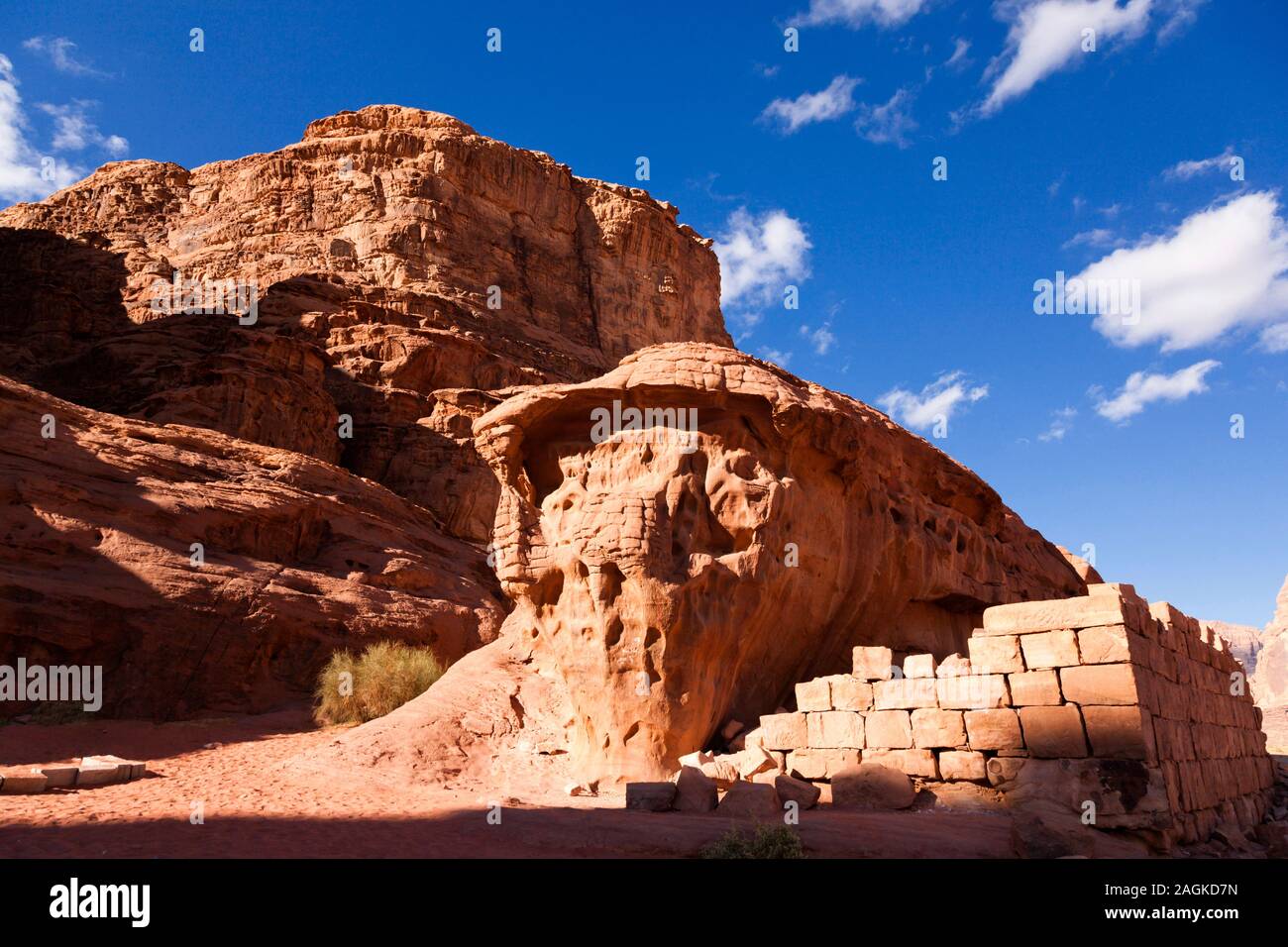 Wadi Rum, Lawrence's House, roter Sand, Wüste, Felsen und Rocky Mountain, Jordanien, Naher Osten, Asien Stockfoto