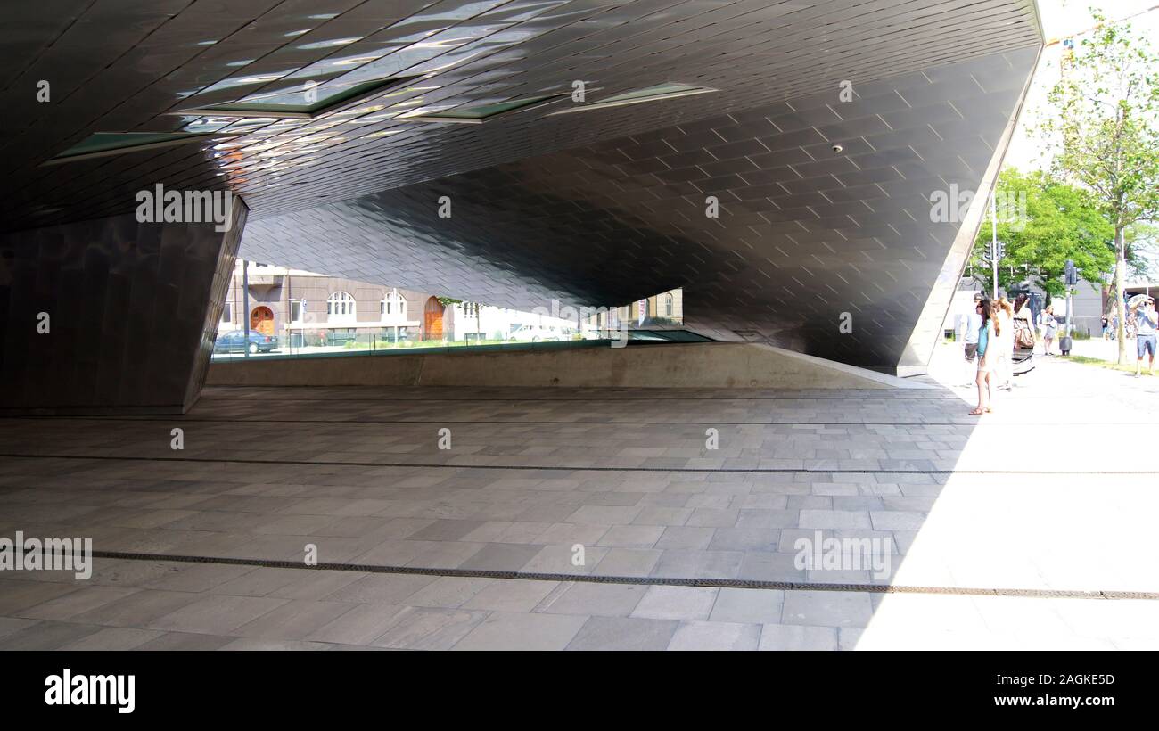 Kopenhagen, Dänemark - Apr 05th, 2015: Crystal und Cloud, Nycredit Zentrale, moderne Architektur in der Kalvebod Brygge in Kopenhagen Stockfoto