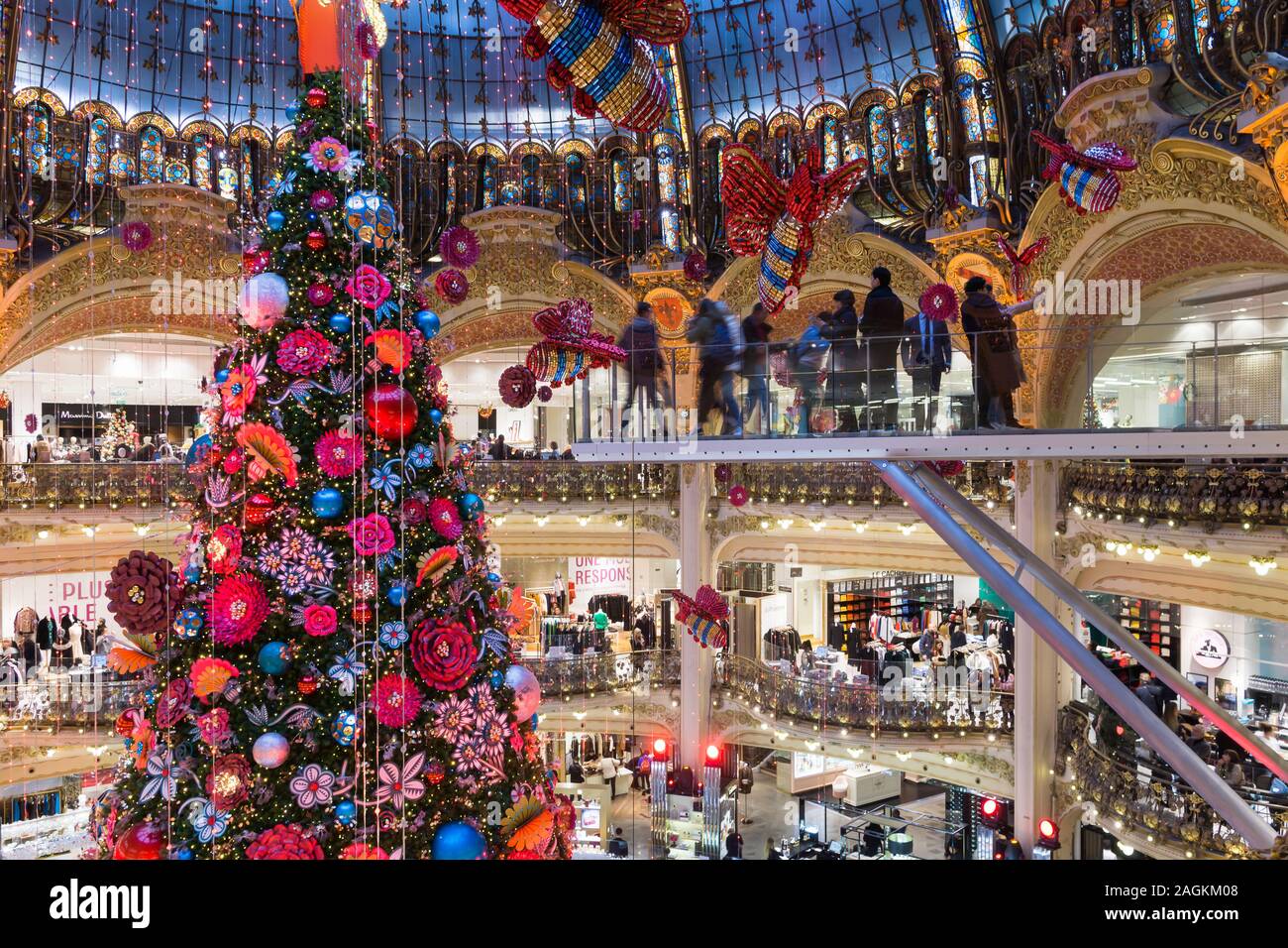 Galeries lafayette weihnachten -Fotos und -Bildmaterial in hoher Auflösung  – Alamy