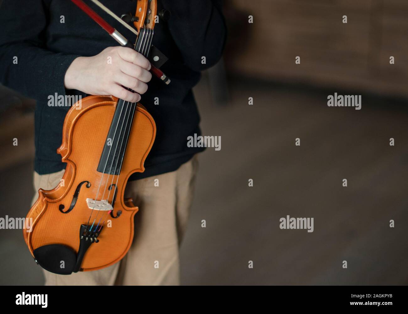 Geige spielen kleiner junge Fotos und Bildmaterial in hoher Auflösung Alamy Geige spielen kleiner junge Fotos und Bildmaterial in hoher Auflösung Alamy