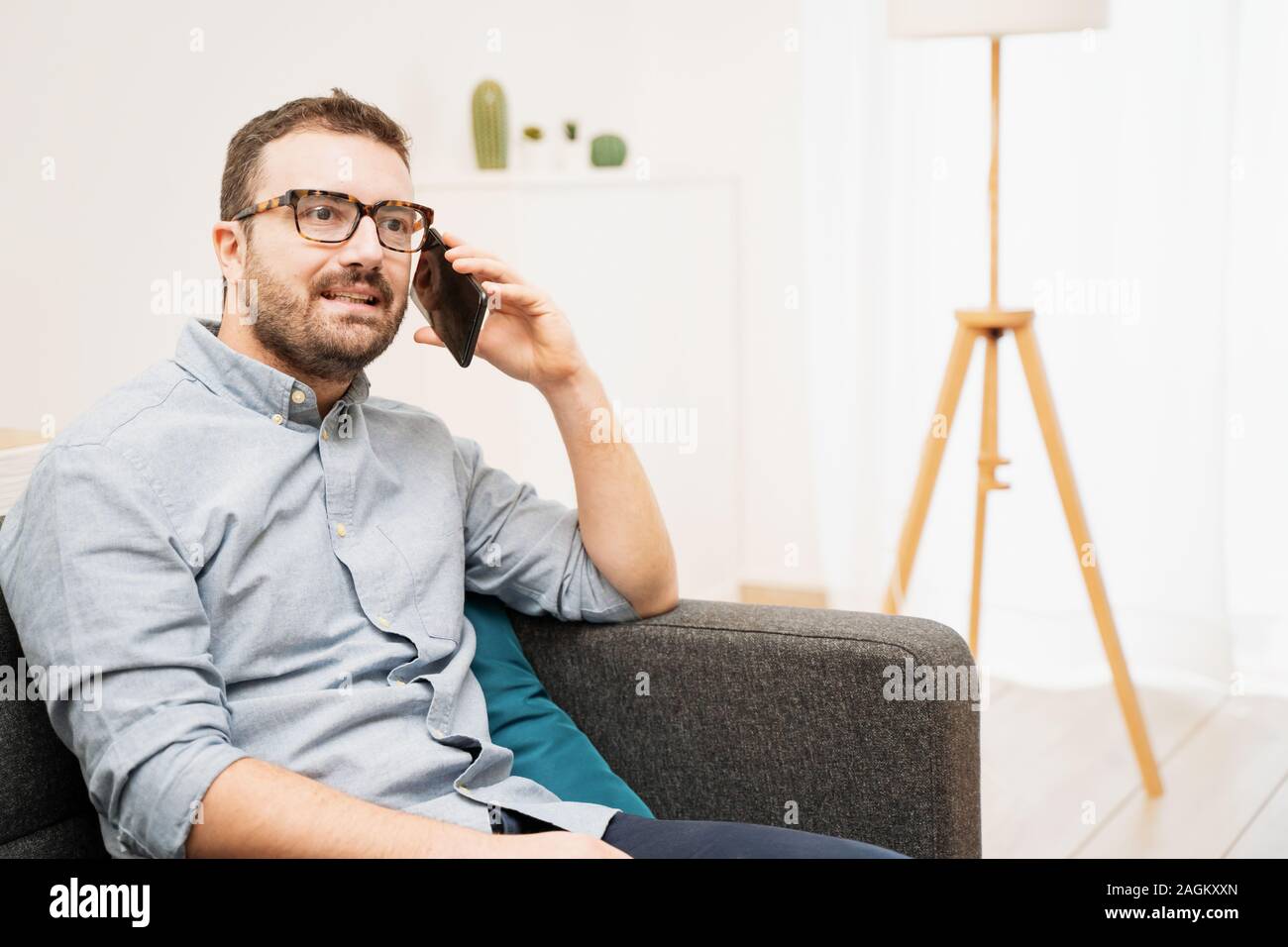 Mann anrufen customer care Unterstützung von zu Hause aus Stockfoto