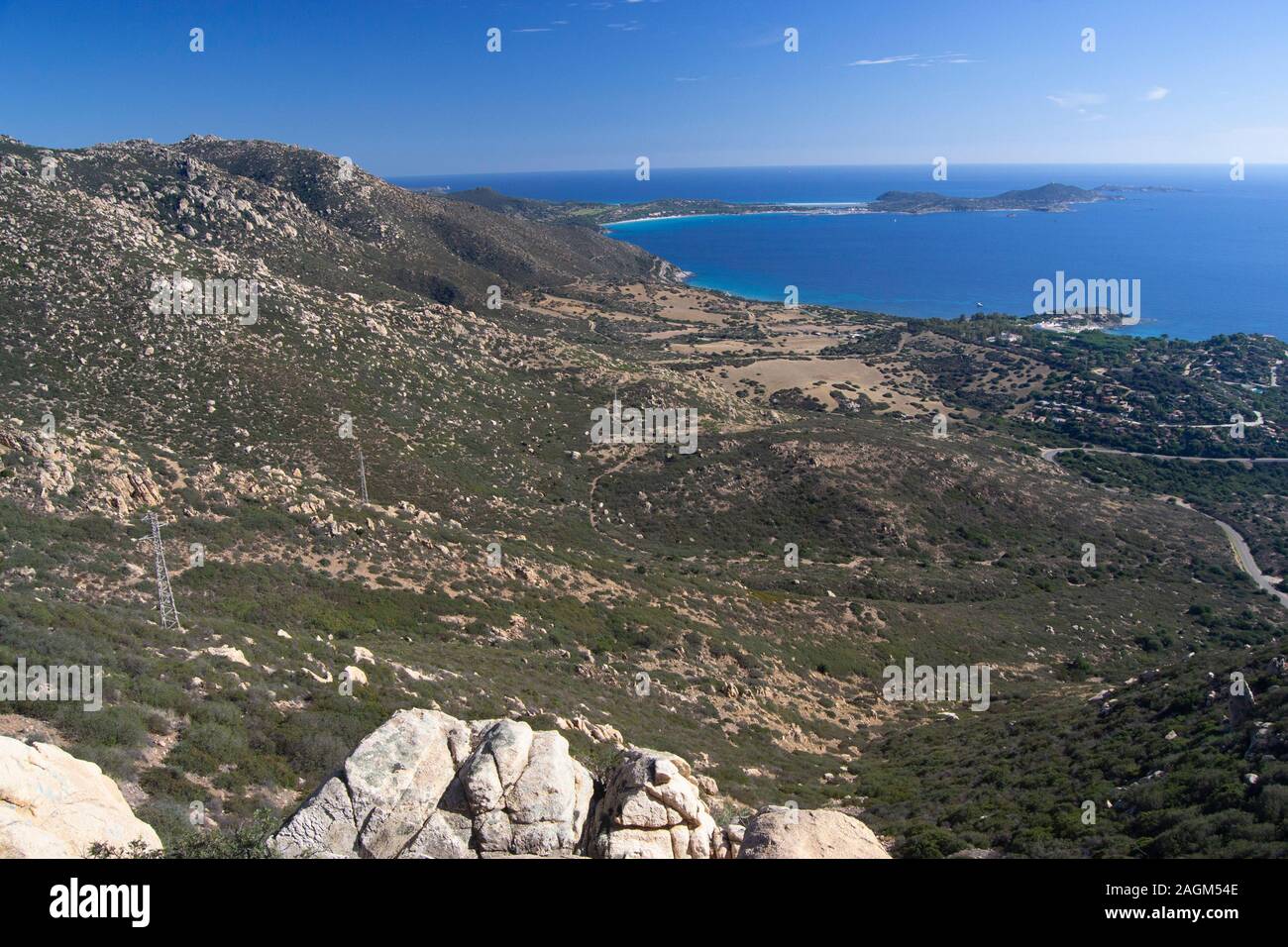 Panorama von bruncu Su Scrau, im Hintergrund Capo Carbonara. Stockfoto