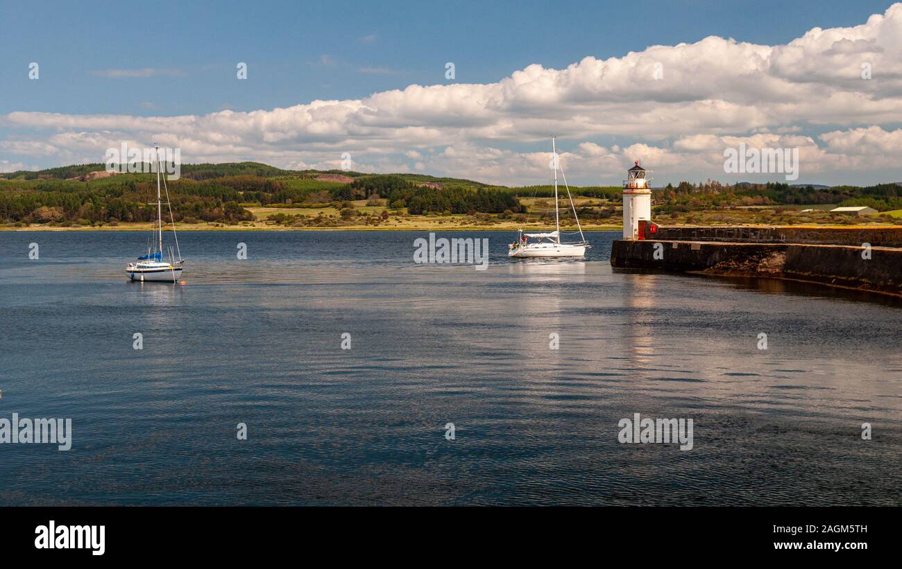 Argyll, Schottland, Großbritannien - 3. Juni 2011: Segelyachten Tierheim im Ardrishaig Hafen auf Gilp in Argyll Loch in den westlichen Highlands von Schottland. Stockfoto