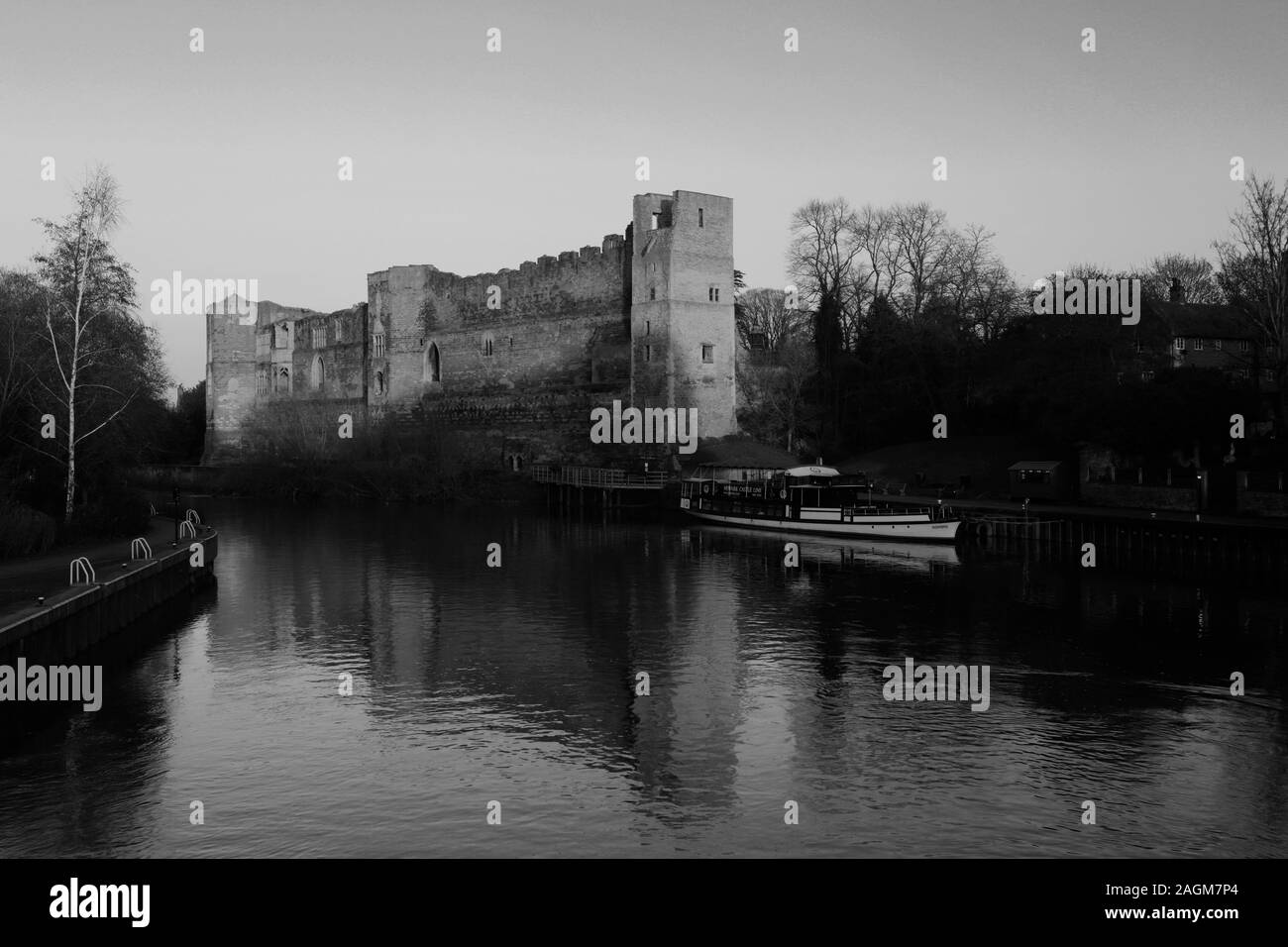 Abenddämmerung Blick über die Ruinen von Newark Castle, Newark auf Trent, Nottinghamshire, England, Großbritannien, Großbritannien Stockfoto