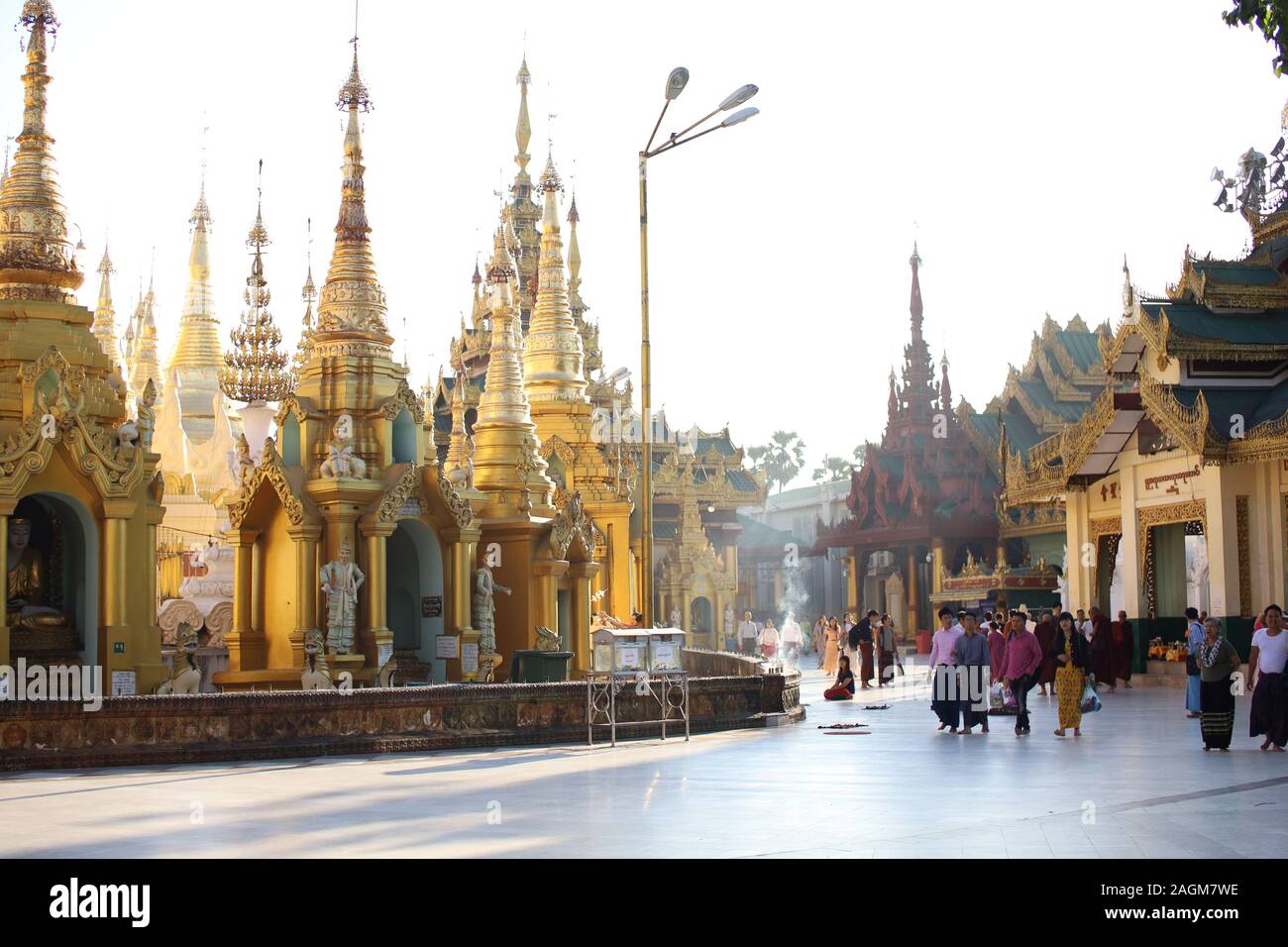 YANGON/MYANMAR - 26 Aug, 2019: Shwe Dagon Pagode, Yangon, Myanmar. Stockfoto