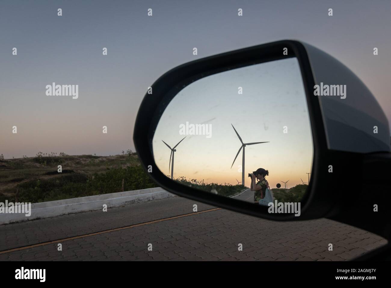 Windparks bei Sonnenuntergang von der Rückansicht aus gesehen Brasilien Stockfoto
