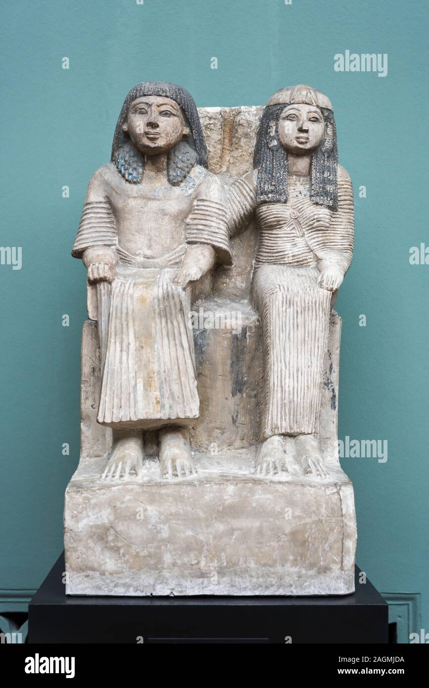 Das alte Ägypten, Kalkstein Zahlen mit dem Titel eines offiziellen und seine Frau (19./20. Dynastie) in der Ny Carlsberg Glyptotek in Kopenhagen, Dänemark. Stockfoto