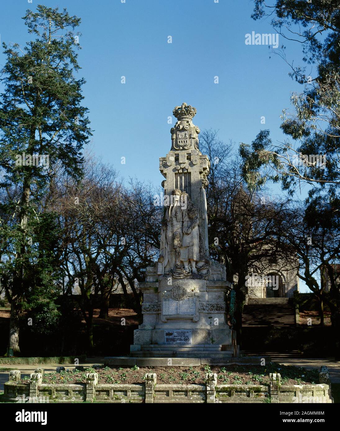 Rosalia de Castro (1837-1885). Galizische Romantiker Schriftsteller und Dichter. Denkmal für ihr Gedächtnis von Isidro de Benito (Architekt) und Francisco Crivillés (Bildhauer), 1917 eingeweiht. Paseo da Ferradura. Alameda Park. Santiago de Compostela. Galizien, Spanien. Stockfoto